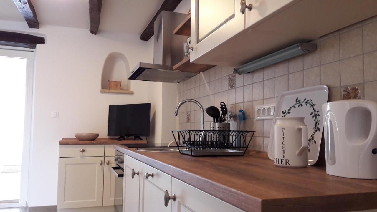 Apartment Nena- Apartman Sa Posebnim Ulazom U Prizemlju, Terasom I Zelenom Okucnicom Rakotule 外观 照片