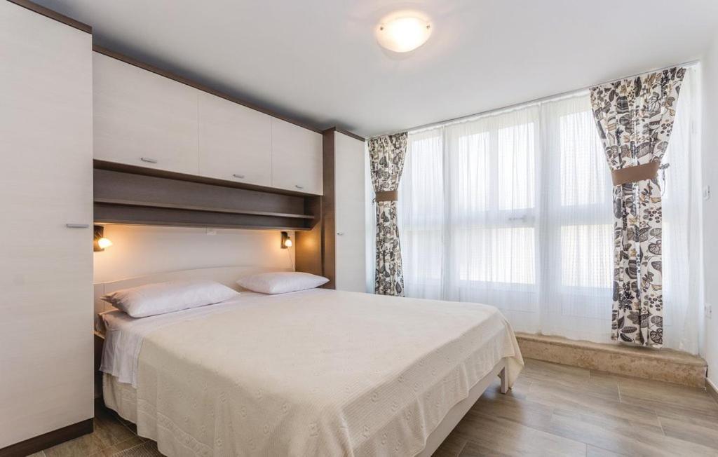 Apartment Nena- Apartman Sa Posebnim Ulazom U Prizemlju, Terasom I Zelenom Okucnicom Rakotule 外观 照片