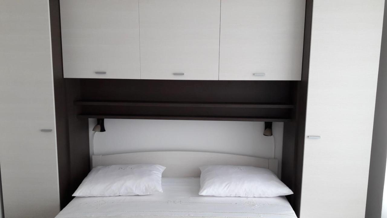 Apartment Nena- Apartman Sa Posebnim Ulazom U Prizemlju, Terasom I Zelenom Okucnicom Rakotule 外观 照片