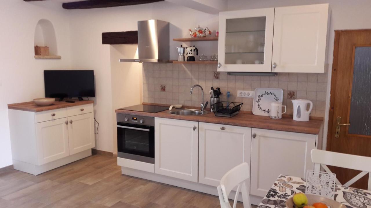 Apartment Nena- Apartman Sa Posebnim Ulazom U Prizemlju, Terasom I Zelenom Okucnicom Rakotule 外观 照片