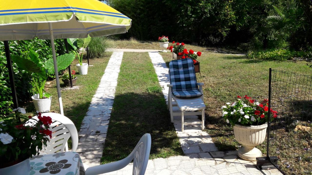 Apartment Nena- Apartman Sa Posebnim Ulazom U Prizemlju, Terasom I Zelenom Okucnicom Rakotule 外观 照片